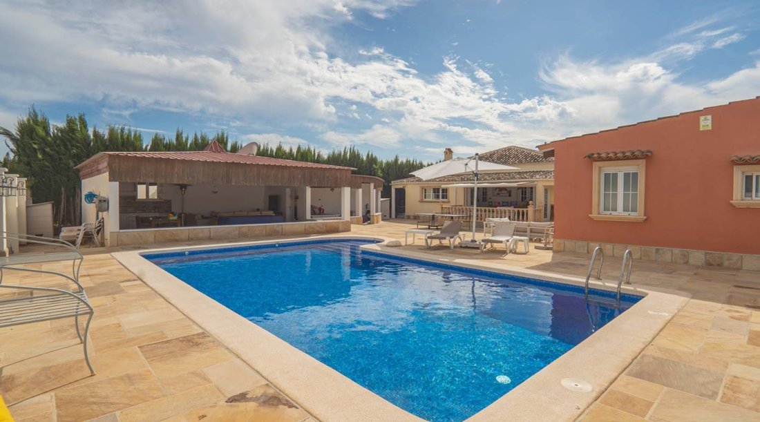 Villa in Almoradi, Valencian Community, Spain 1 - 15332496