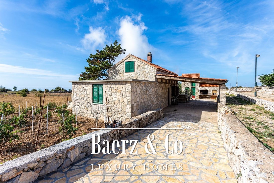 Townhouse in Selca kod Starog Grada, Split-Dalmatia County, Croatia 1 - 14225008