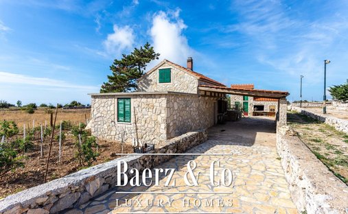 House in Selca kod Starog Grada, Split-Dalmatia County, Croatia 1