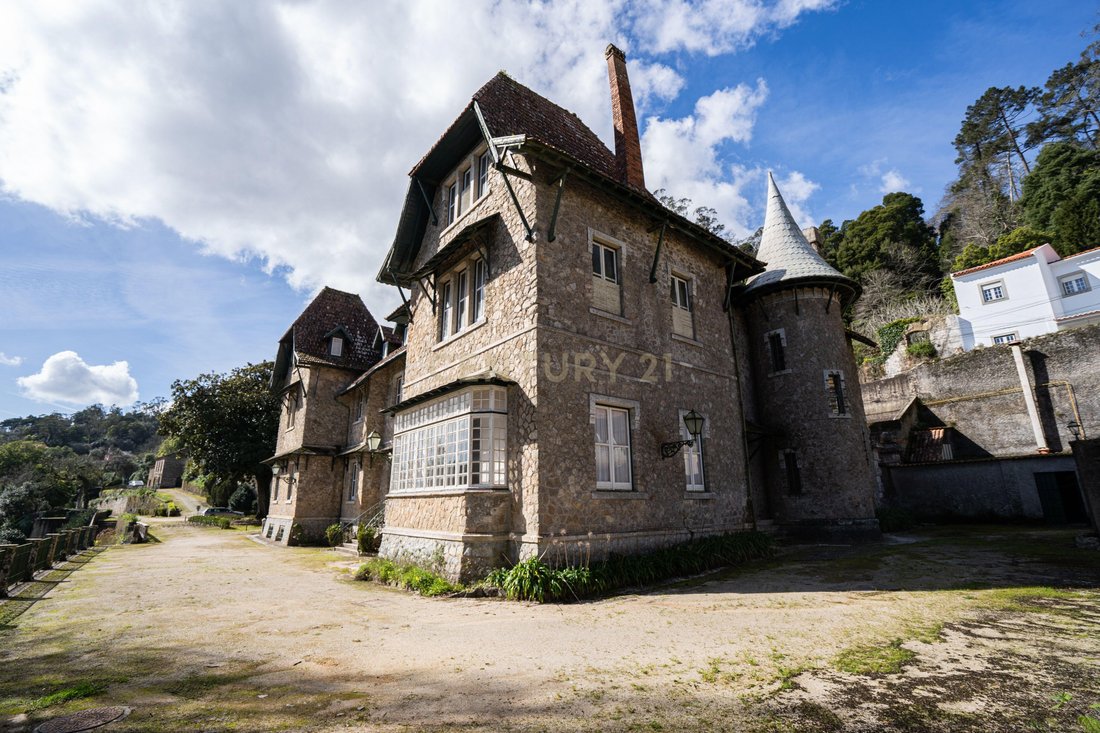 Whispers of Sintra’s Golden Age: A 19th-Century Palacete Enveloped in Time