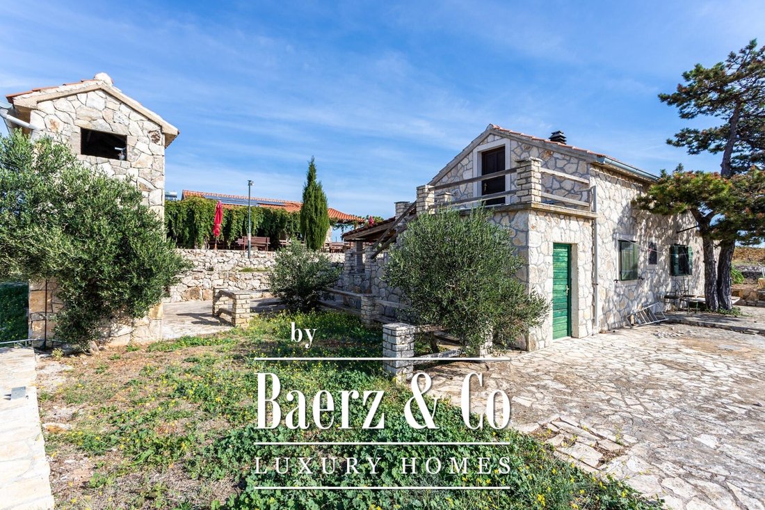 Townhouse in Selca kod Starog Grada, Split-Dalmatia County, Croatia 2 - 14225008