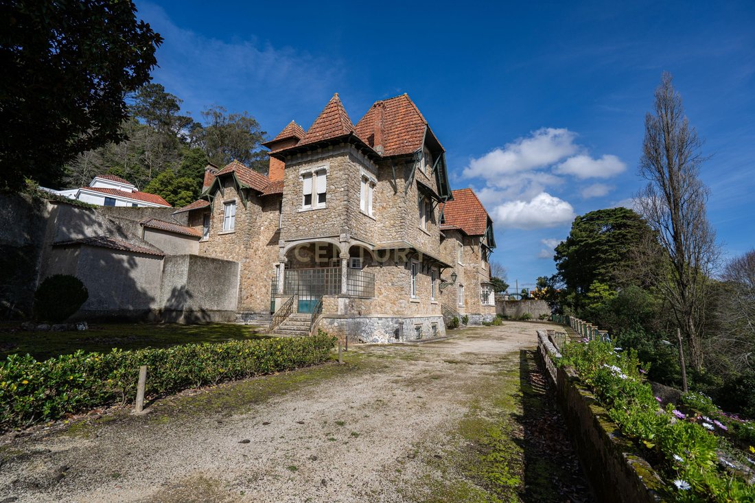 Whispers of Sintra’s Golden Age: A 19th-Century Palacete Enveloped in Time