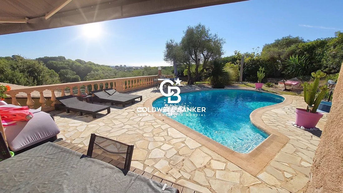 Villa in Antibes, Provence-Alpes-Côte d'Azur, France 1 - 15337182