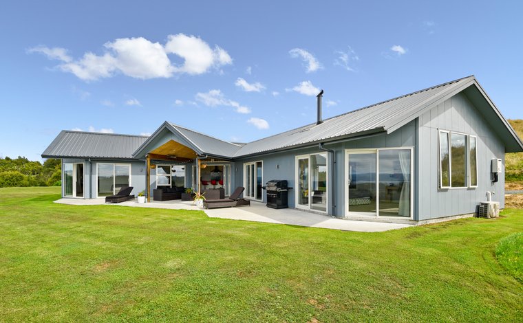 Luxury New Zealand property investment opportunity with modern architecture