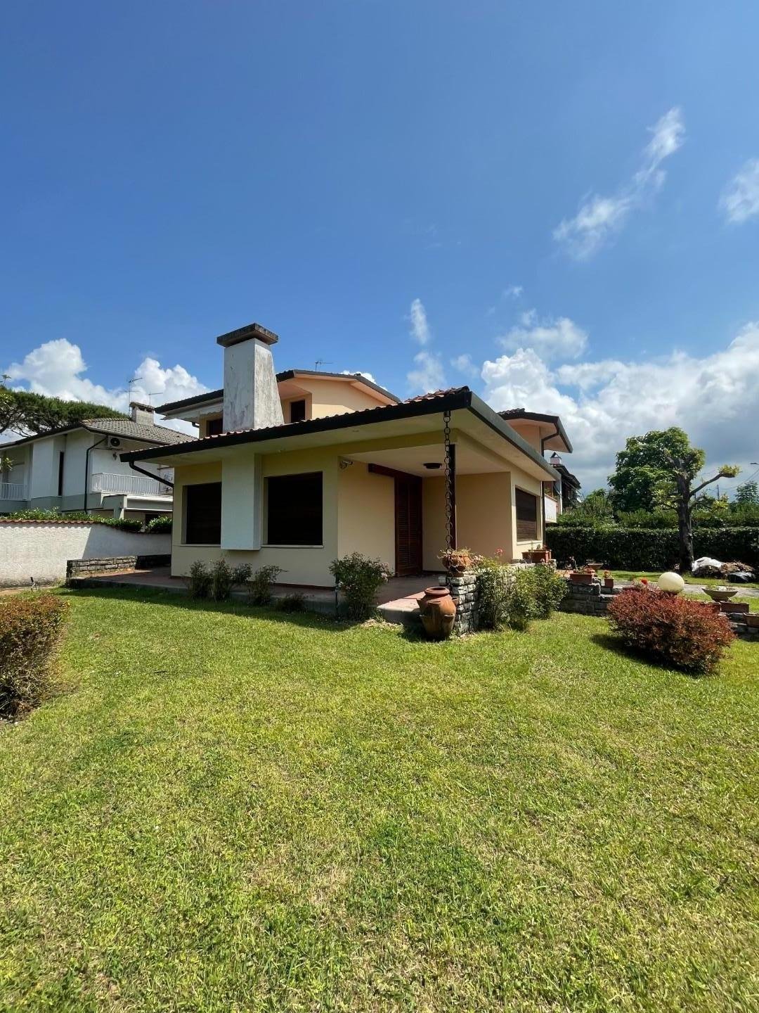 Villa in Tonfano, Pietrasanta, Italy 1 - 15337237