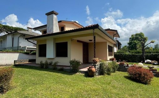 Villa in Tonfano, Pietrasanta, Italy 1