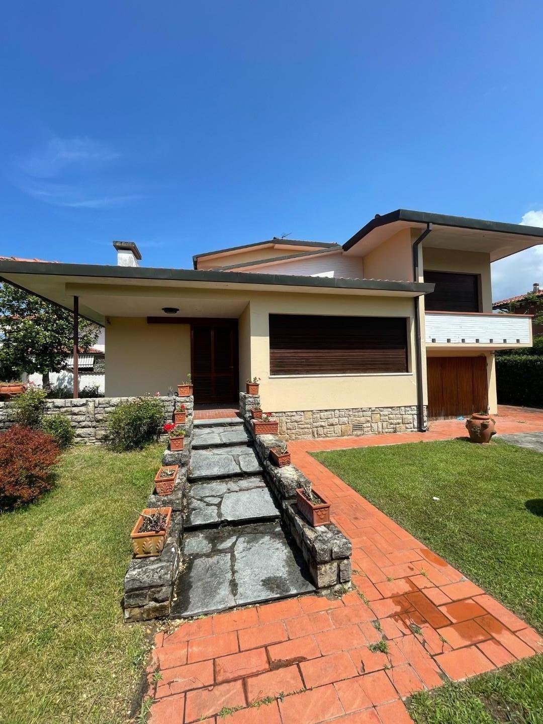 Villa in Tonfano, Pietrasanta, Italy 2 - 15337237