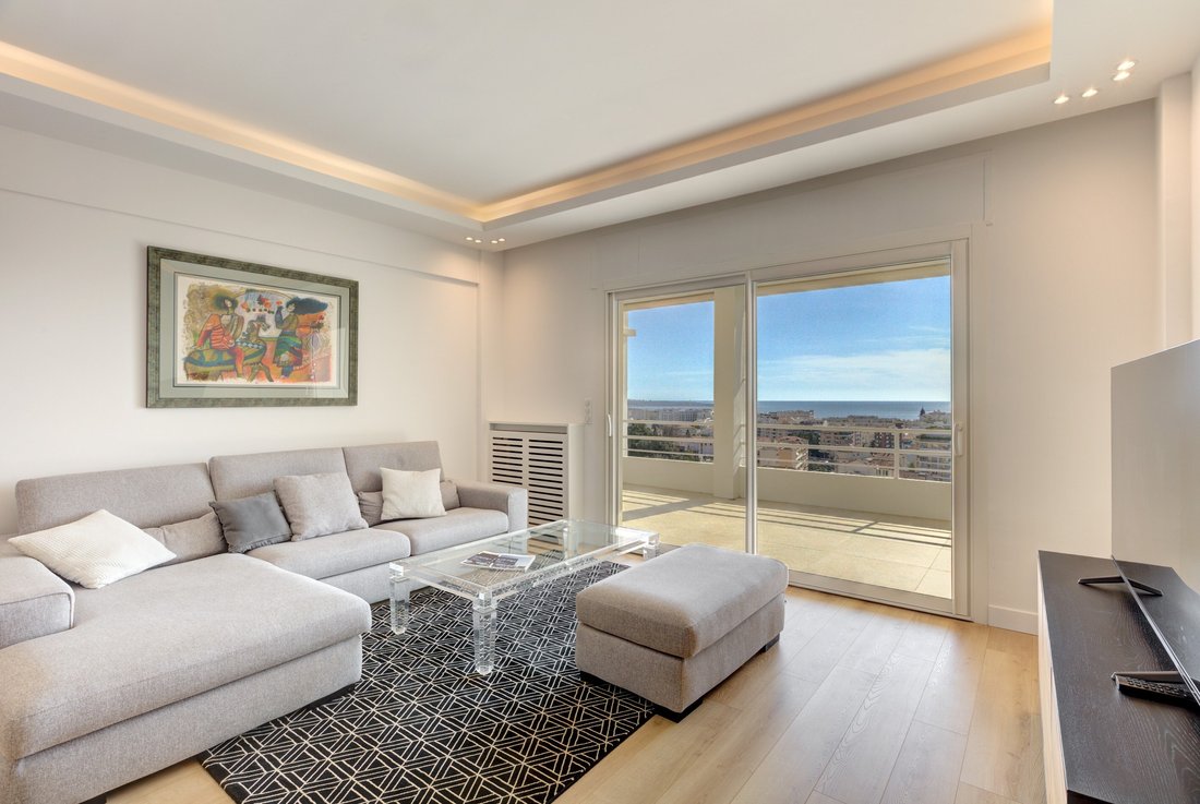 Apartment in Saint Nicolas, Cannes, France 3 - 15340564