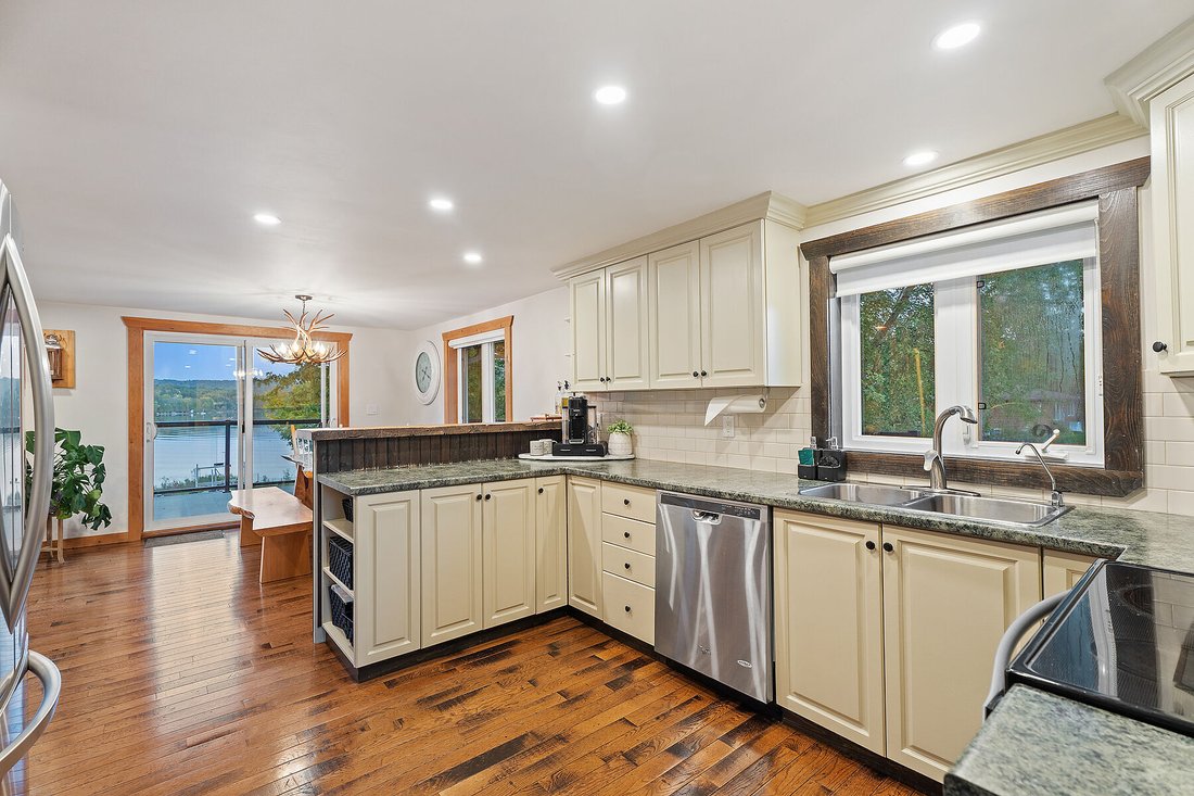 House in Huntsville, Ontario, Canada 3 - 14753695