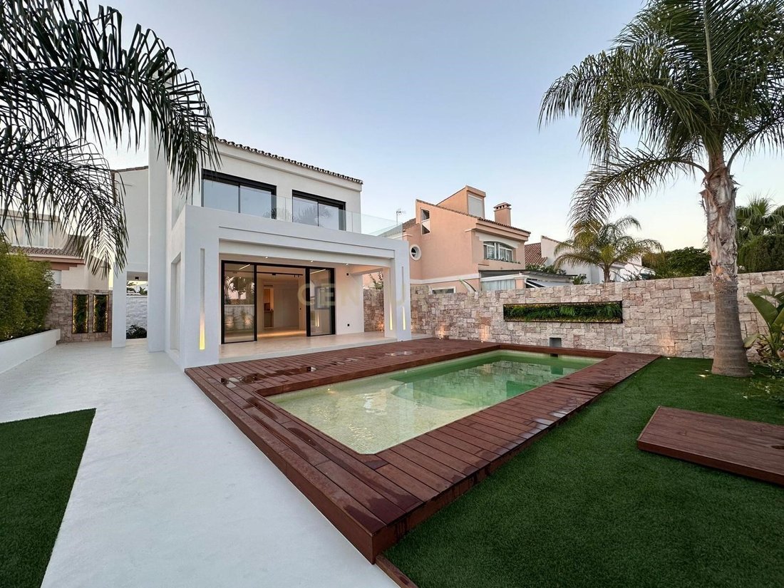 Villa in Cancelada, Estepona, Andalusia 1 - 15265768