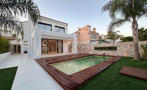 Villa in Cancelada, Estepona, Andalusien 1