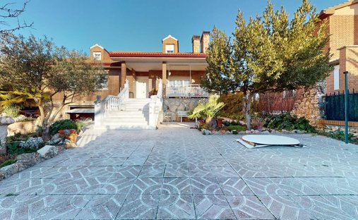 Villa in Villalbilla, Community of Madrid, Spain 1