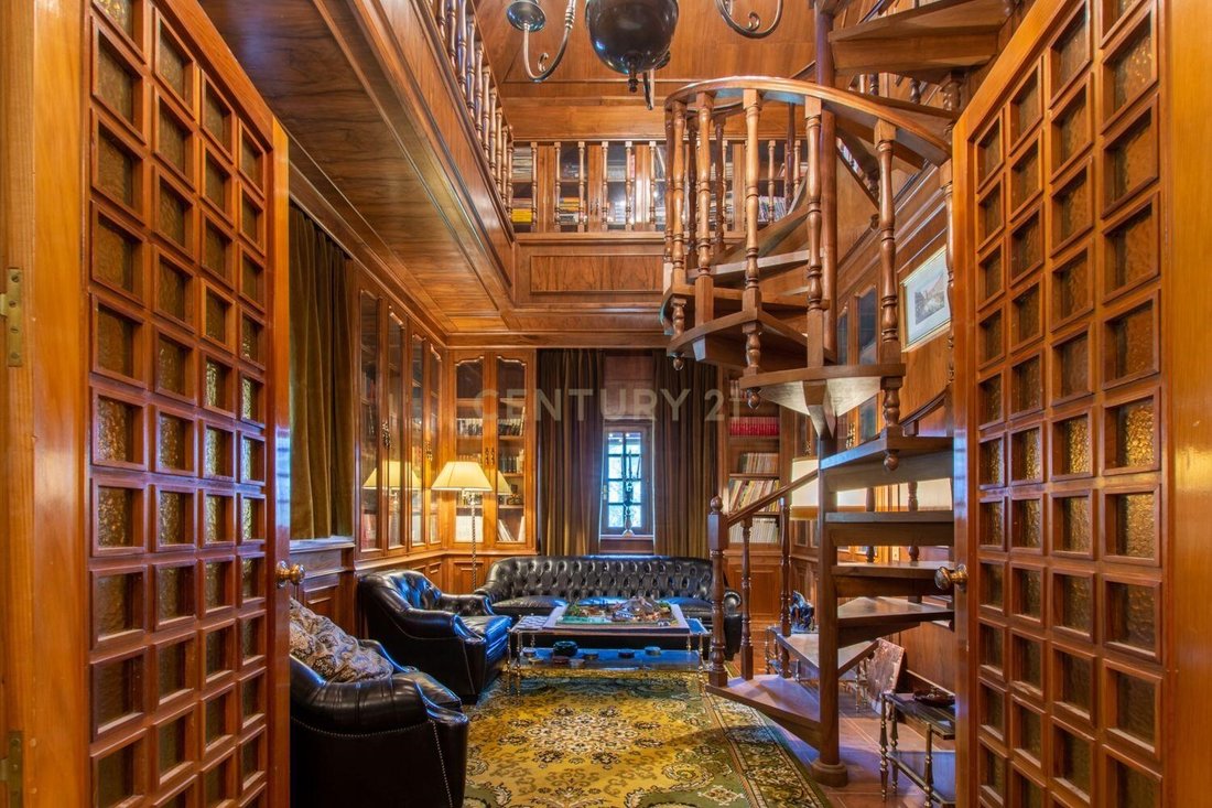 Villa in Boadilla del Monte, Comunidad de Madrid, Spain 1 - 12713446