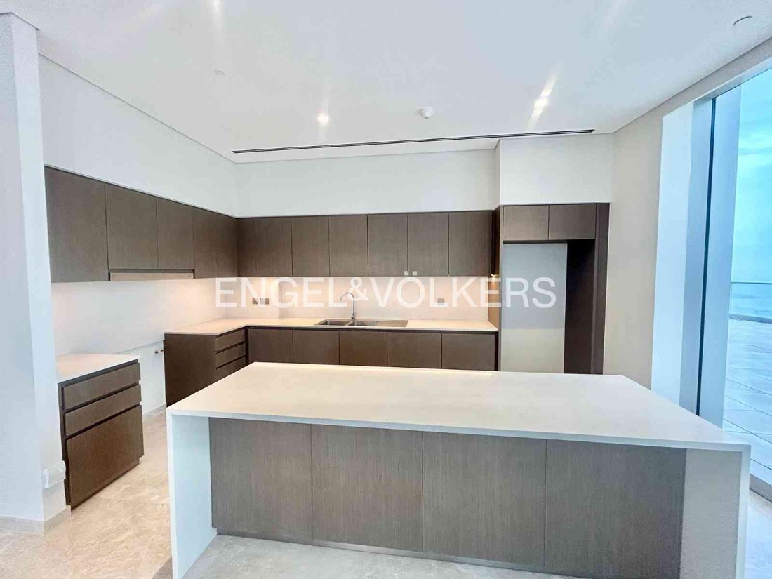 3 Bedroom Penthouse for rent at High- End Beach Apartment