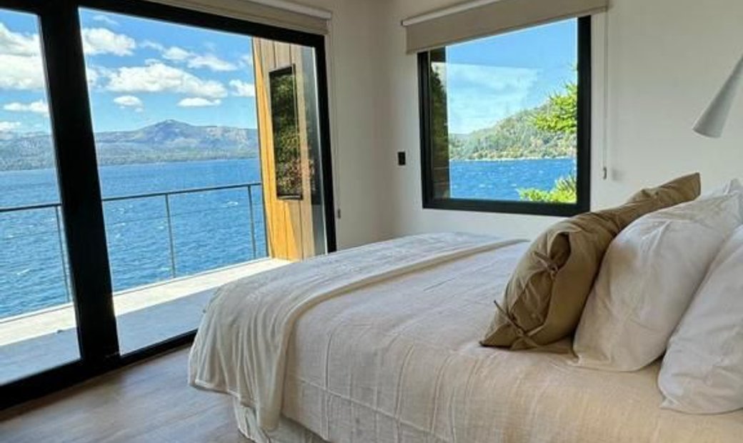 Lakefront Retreat On Nahuel In San Carlos De Bariloche, Río Negro