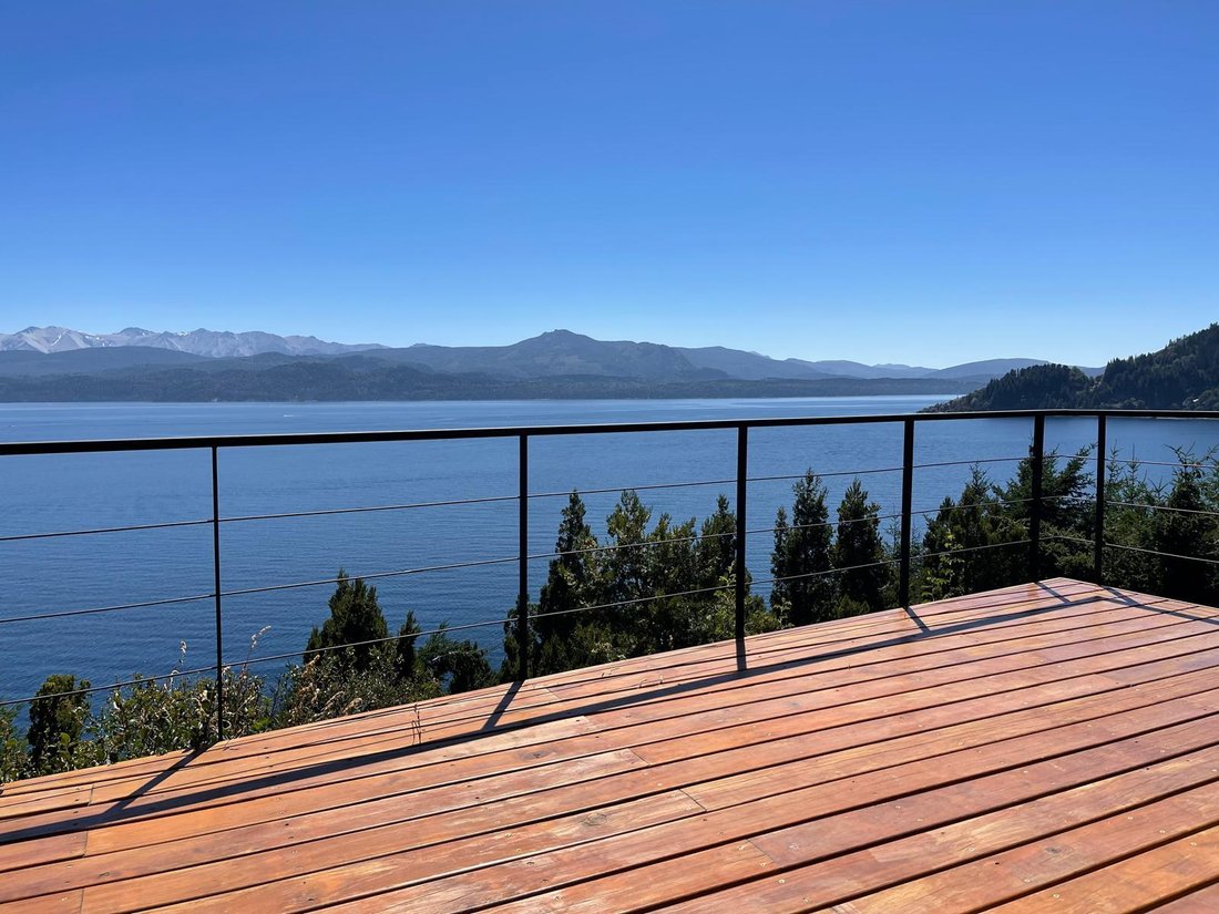Lakefront Retreat On Nahuel In San Carlos De Bariloche, Río Negro