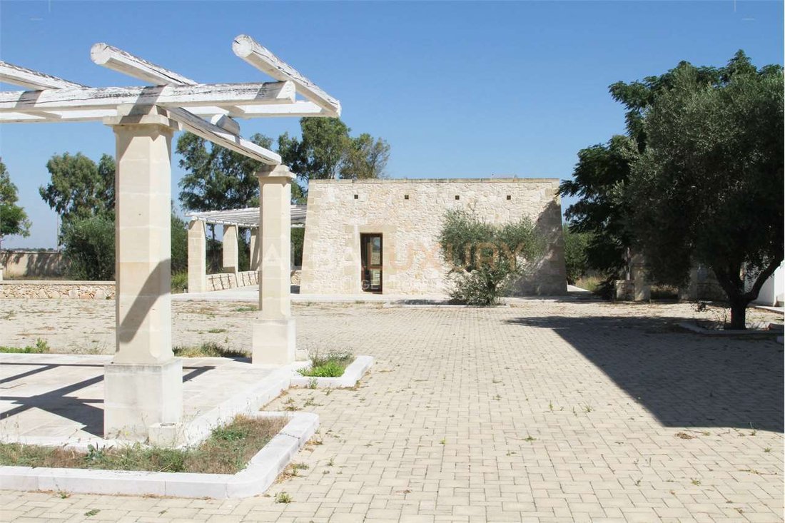 Villa en Lecce, Apulia, Italia 2 - 15345223