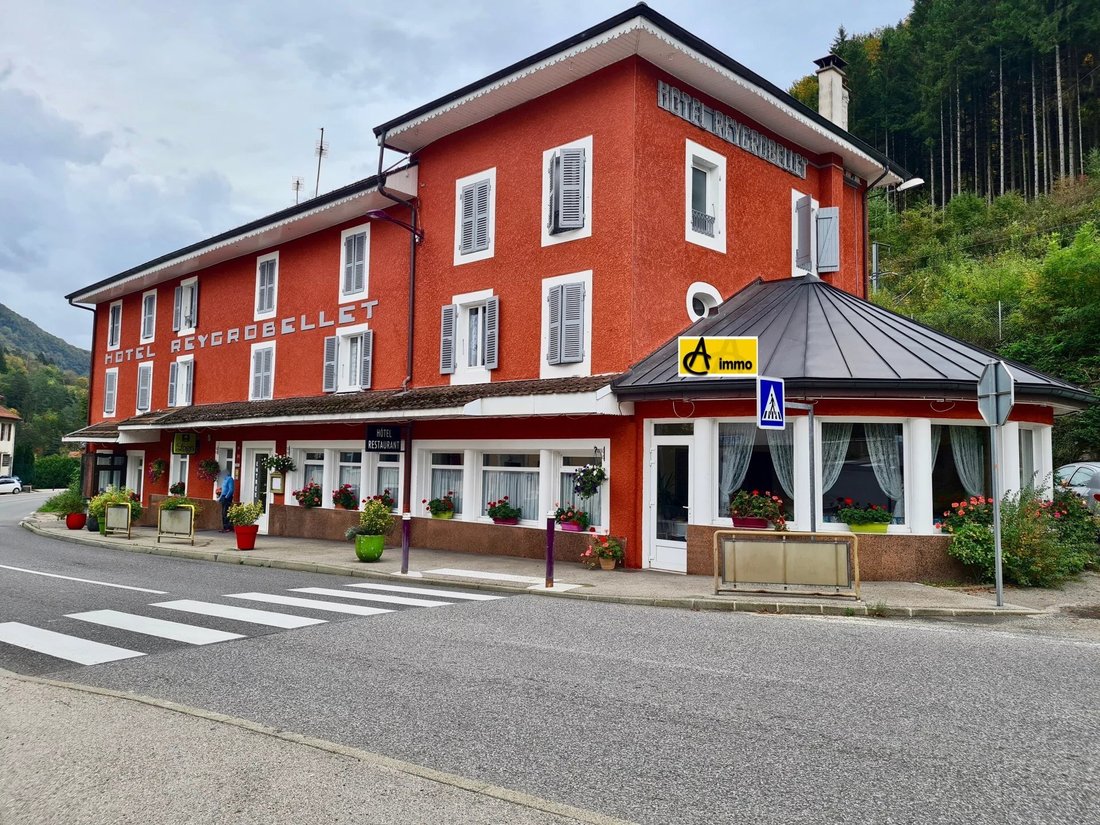 Saint-Germain-de-Joux, Auvergne-Rhône-Alpes, France 1 - 15344581