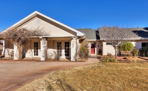 Luxury houses with sauna for sale in Moab, Utah | JamesEdition