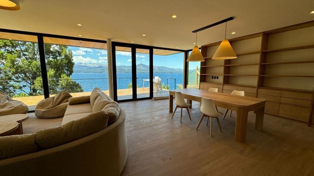 Lakefront Retreat On Nahuel In San Carlos De Bariloche, Río Negro