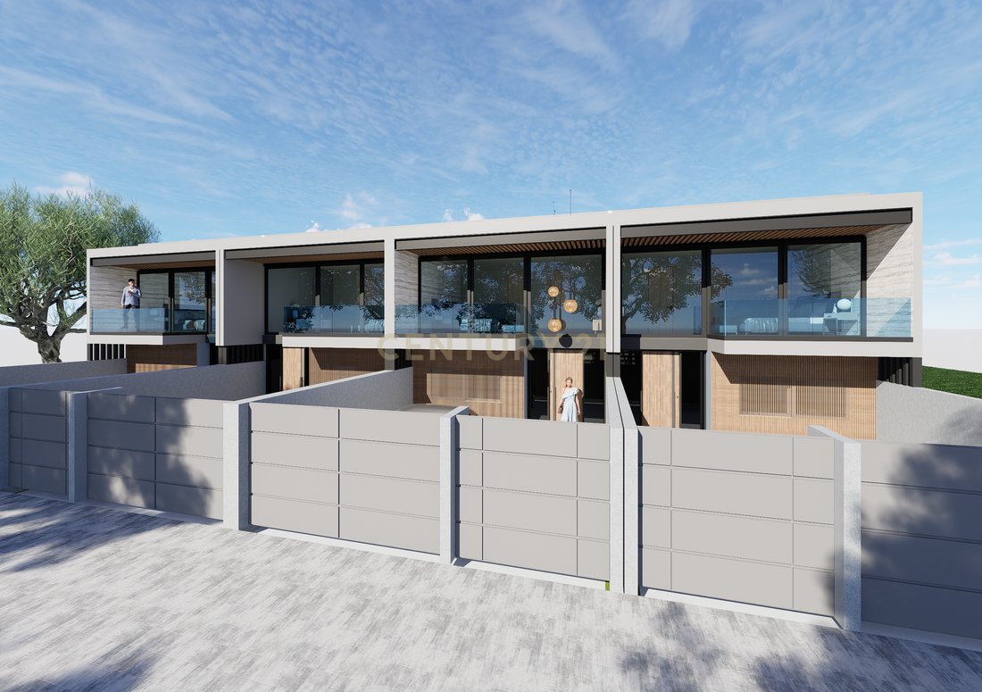 Valencia’s Golden Canvas: Four Luxe Townhomes Await Your Vision
