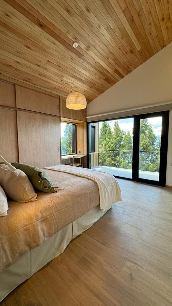 Lakefront Retreat On Nahuel In San Carlos De Bariloche, Río Negro