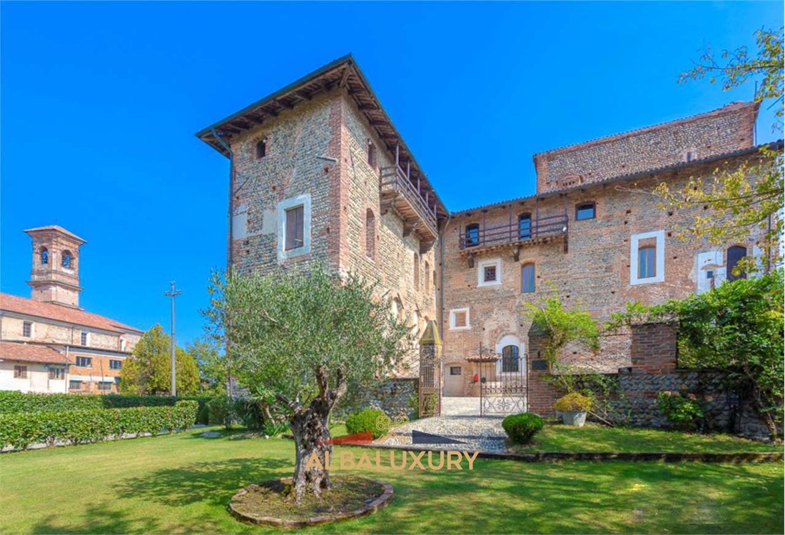 A Crown of Stone & Light: Piedmont’s Timeless Castle Sanctuary