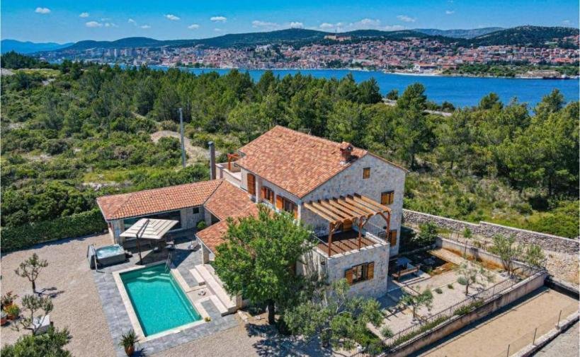 Villa in Sibenik, Sibenik-Knin County, Croatia 3 - 14695720