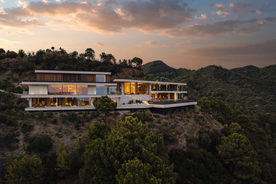 Villa in Benahavis, Andalusia, Spain 1 - 14006234
