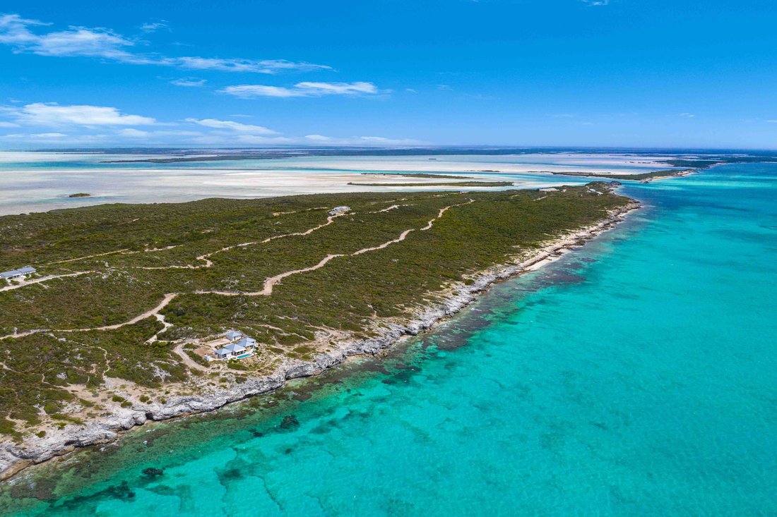 Land in Cockburn Harbour, Caicos Islands, Turks and Caicos Islands 2 - 15347400