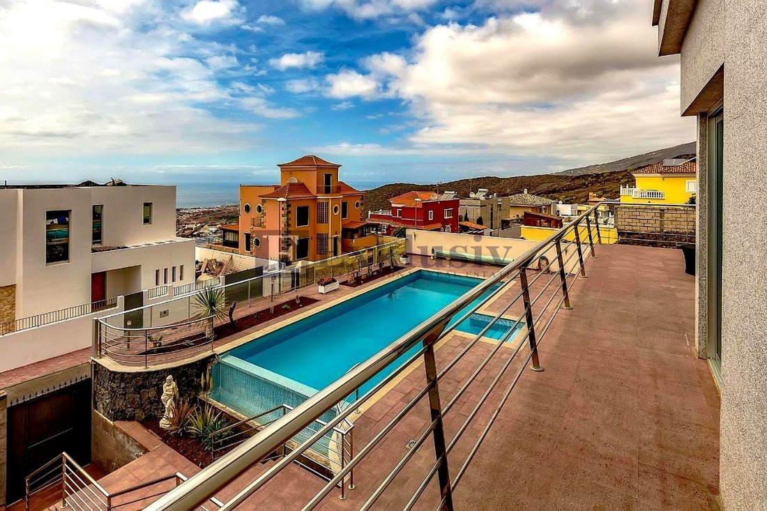Villa in Adeje, Canary Islands, Spain 2 - 15348404