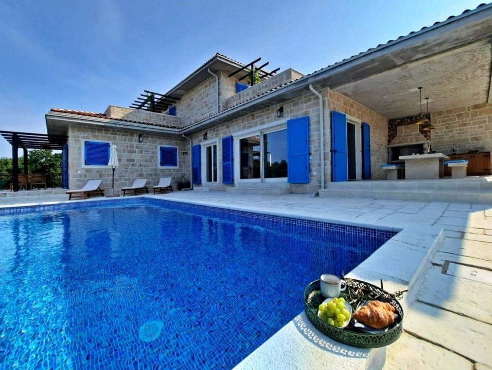 Villa in Kanfanar, Istria County, Croatia 1 - 14087961