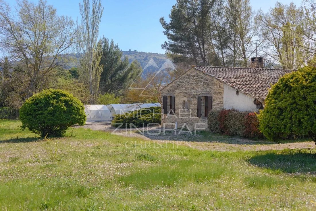 Villa in Gordes, Provence-Alpes-Côte d'Azur, France 1 - 15348185