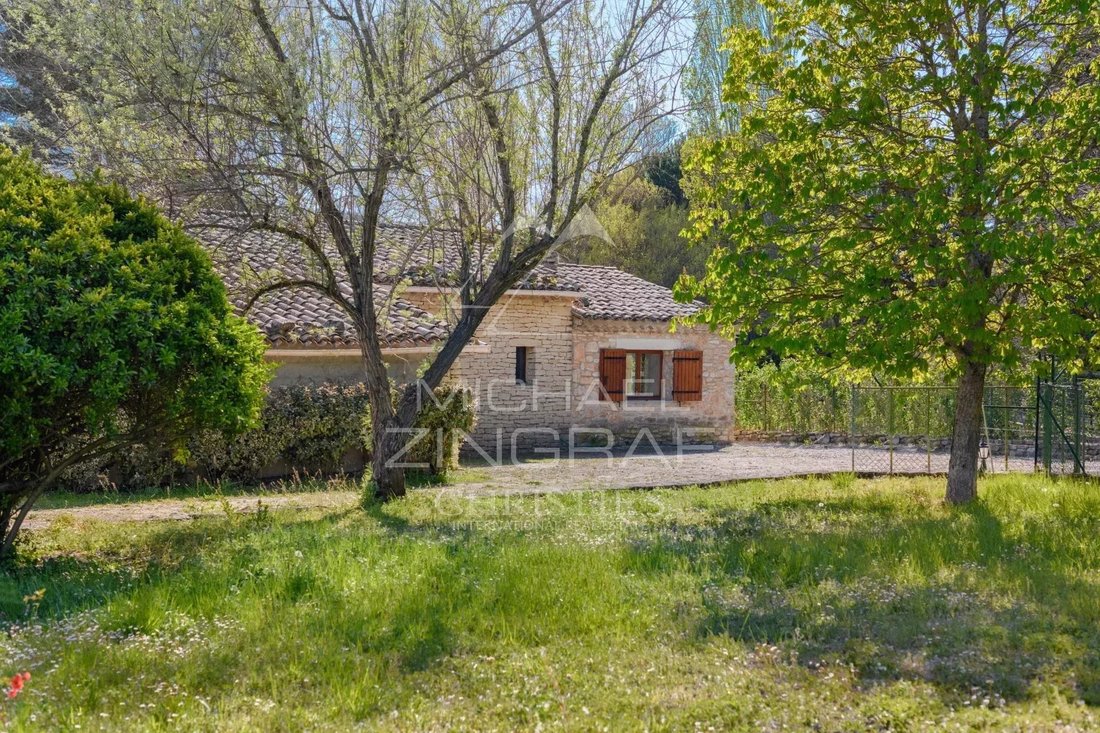 Villa in Gordes, Provence-Alpes-Côte d'Azur, France 4 - 15348185