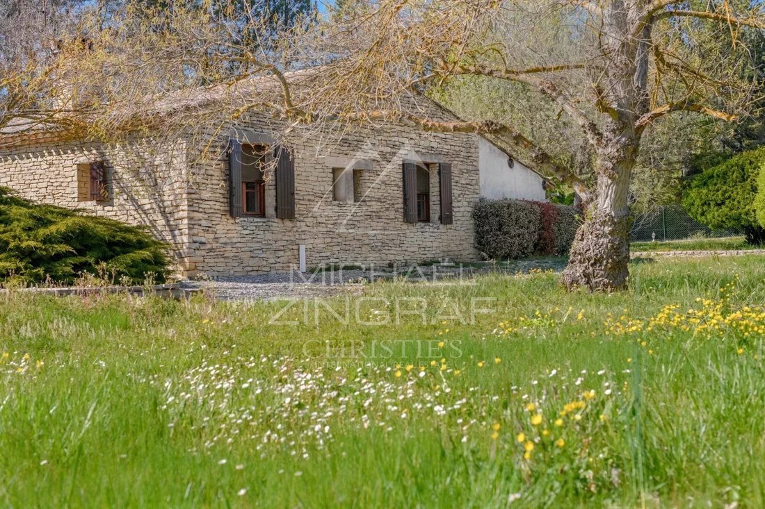 Villa in Gordes, Provence-Alpes-Côte d'Azur, France 2 - 15348185