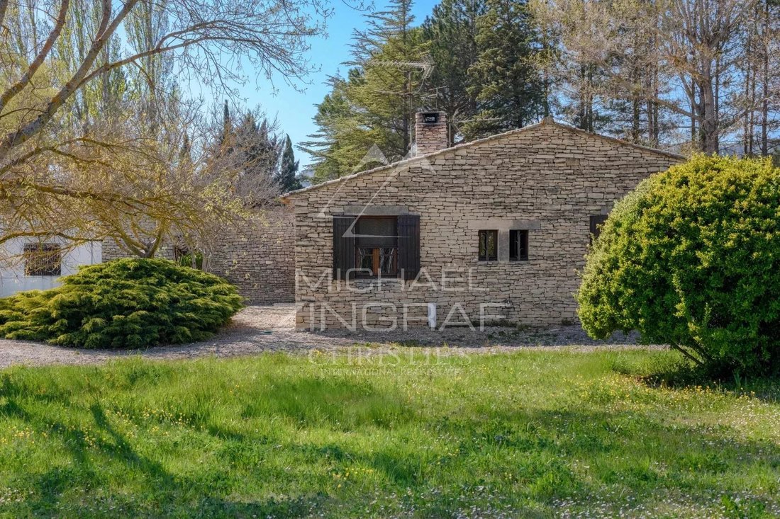 Villa in Gordes, Provence-Alpes-Côte d'Azur, France 3 - 15348185