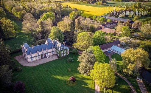 17th Century Château In Normandy, 650 M² Restored With Grounds And Outbuildings, 2h From Paris