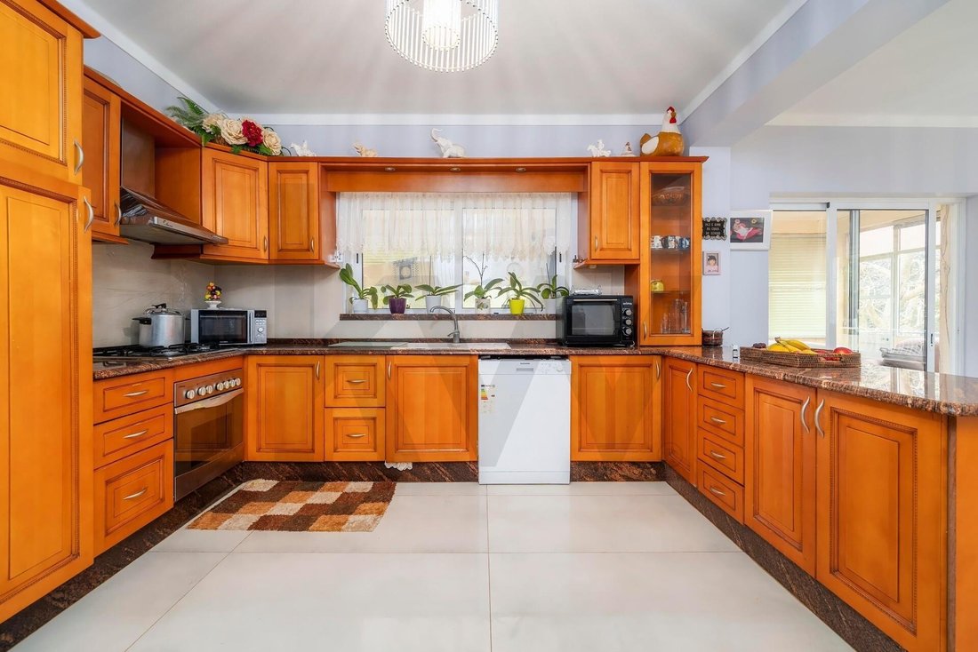 Townhouse in Santa Barbara de Nexe, Algarve, Portugal 3 - 15354131