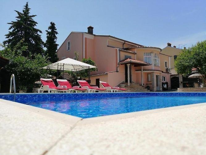 Villa in Mjesni odbor Kastanjer, Grad Pula, Istria County 1 - 11881420