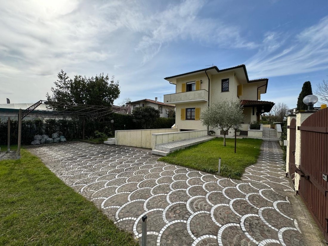 Villa in Center, Forte dei Marmi, Tuscany 3 - 12323308