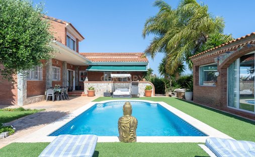 Villa in Els Pallaresos, Catalonia, Spain 1