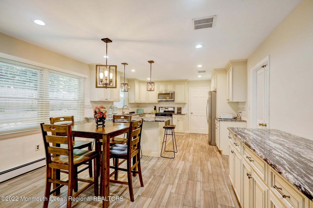 House in Marlboro Township, New Jersey, United States 5 - 15356026