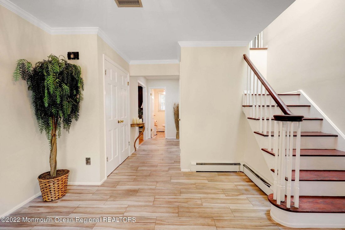 House in Marlboro Township, New Jersey, United States 3 - 15356026