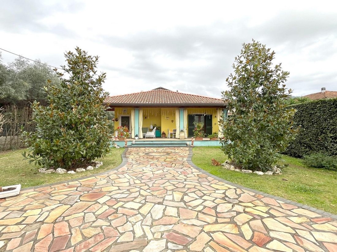 Villa in Seravezza, Tuscany, Italy 3 - 15357214