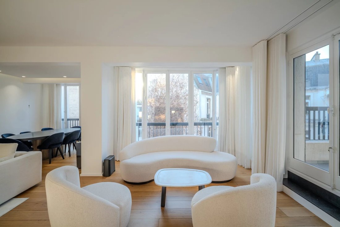Apartment in Triangle d'Or, Paris 8e Arrondissement, Paris 5 - 15352665