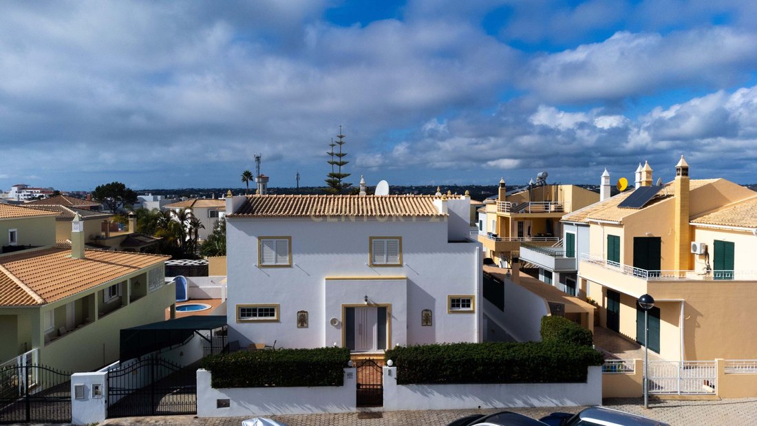 Villa in Alcantarilha, Algarve, Portugal 1 - 15262169