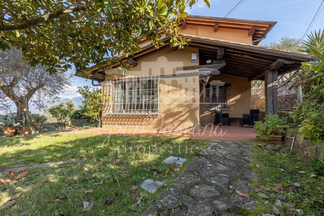 Casa en Camaiore, Toscana, Italia 1 - 15358658