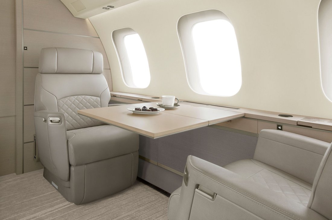 Heavy Jet in London, England, United Kingdom 5 - 15358954