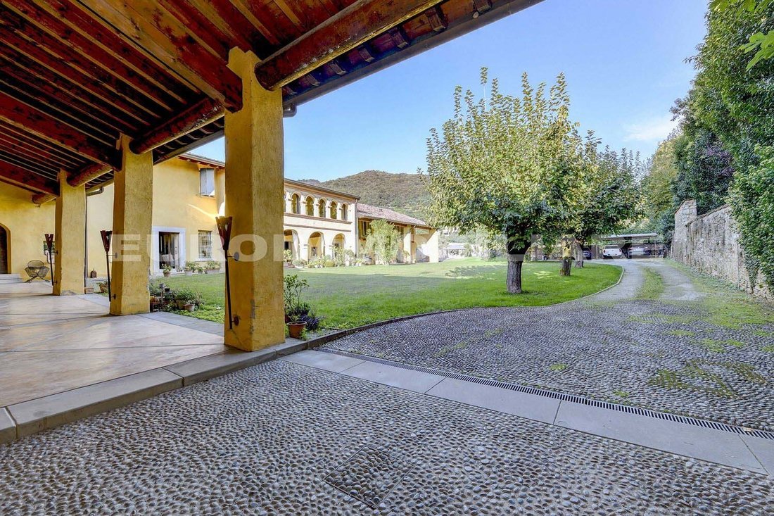 Estate in Rodengo-Saiano, Lombardy, Italy 4 - 15359562