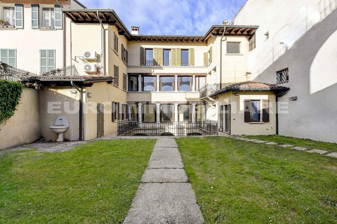Apartment in Centro Storico, Brescia, Lombardy 1 - 15360160